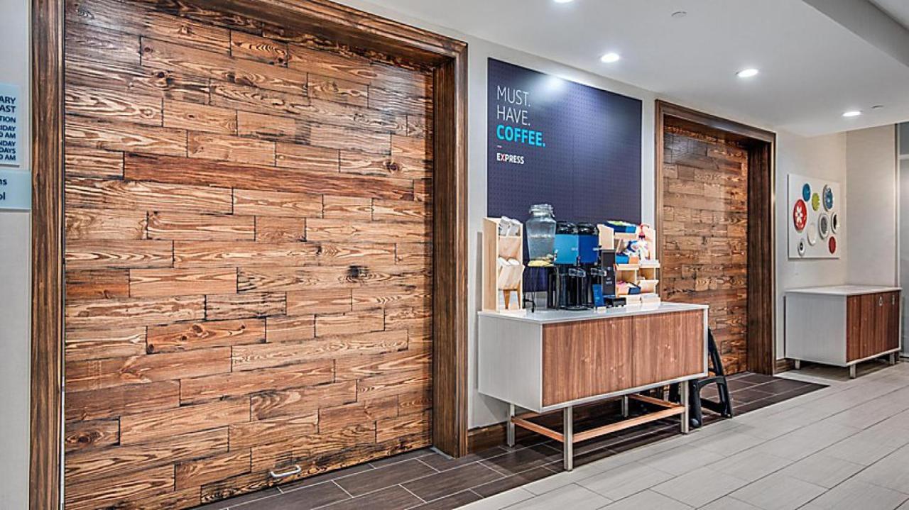 Holiday Inn Express Hotel & Suites Mount Pleasant By Ihg Esterno foto
