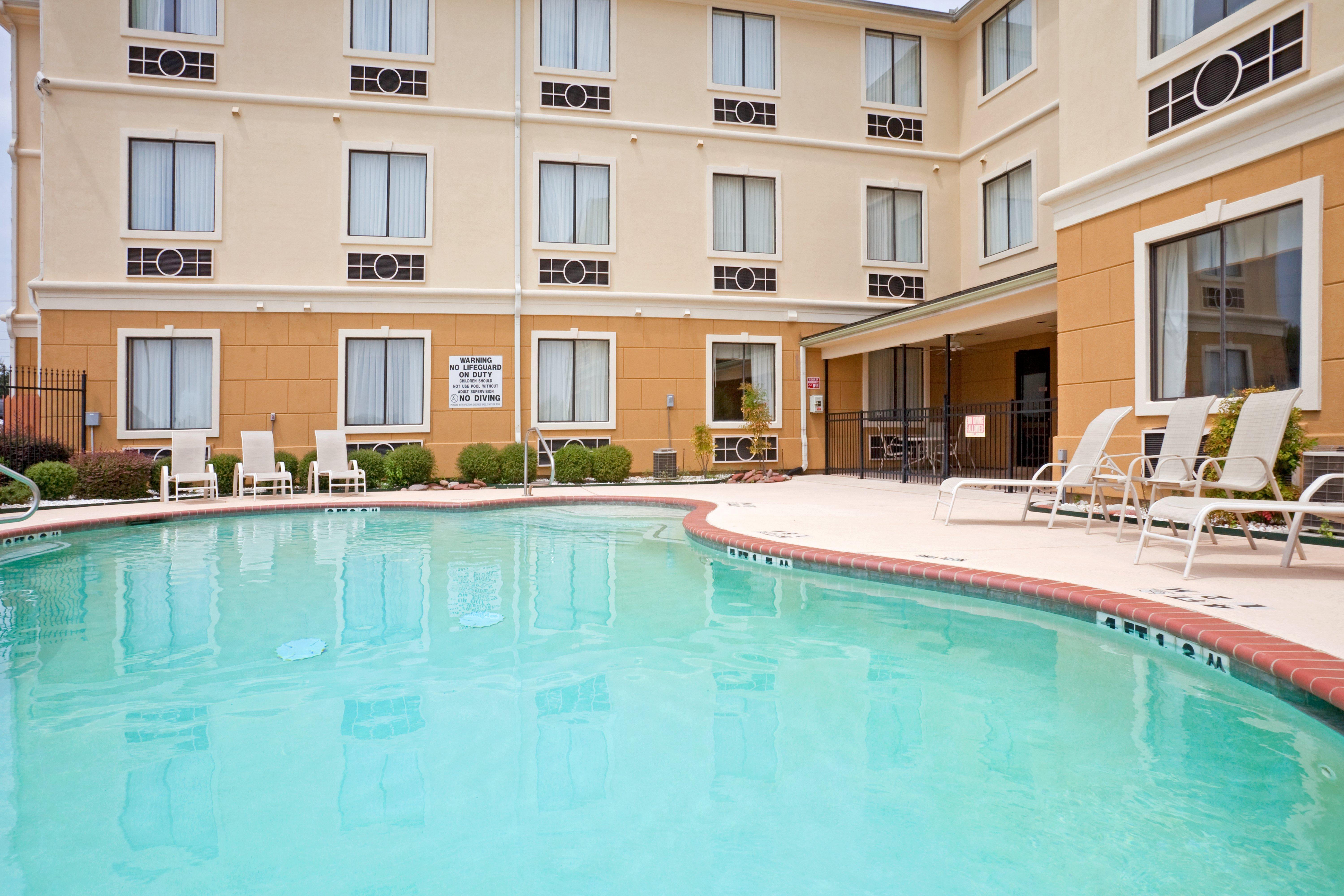 Holiday Inn Express Hotel & Suites Mount Pleasant By Ihg Esterno foto