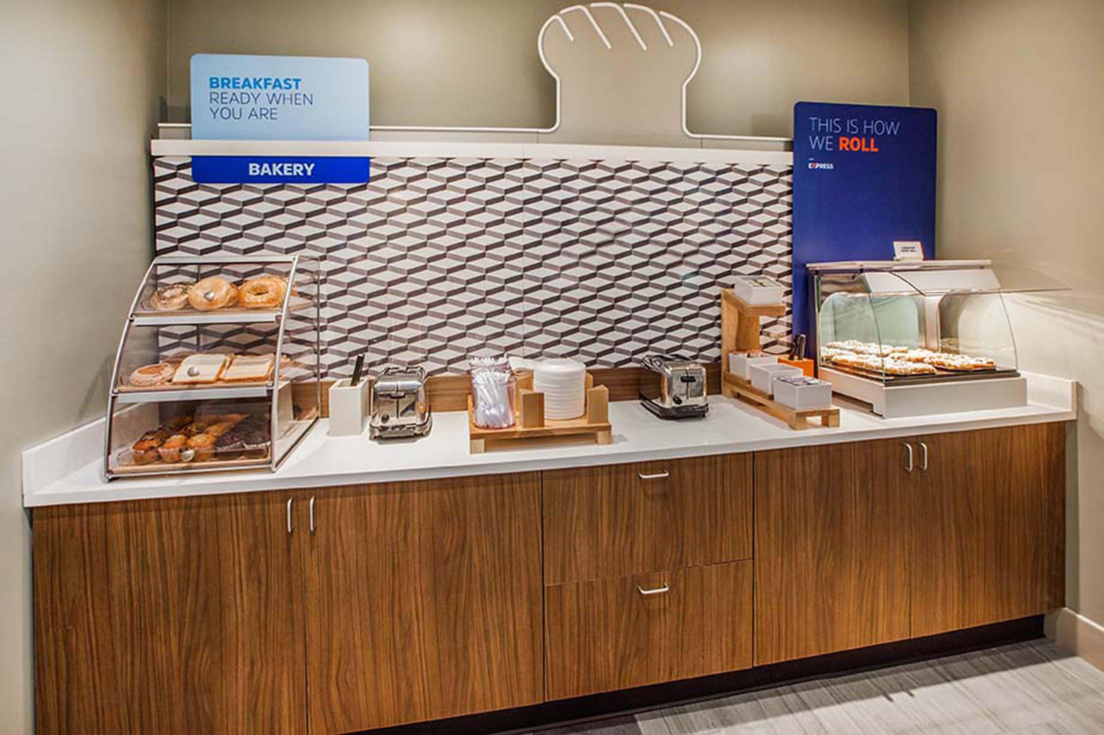 Holiday Inn Express Hotel & Suites Mount Pleasant By Ihg Esterno foto